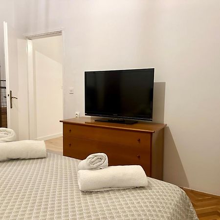 Navis City Apartments Pula Bagian luar foto