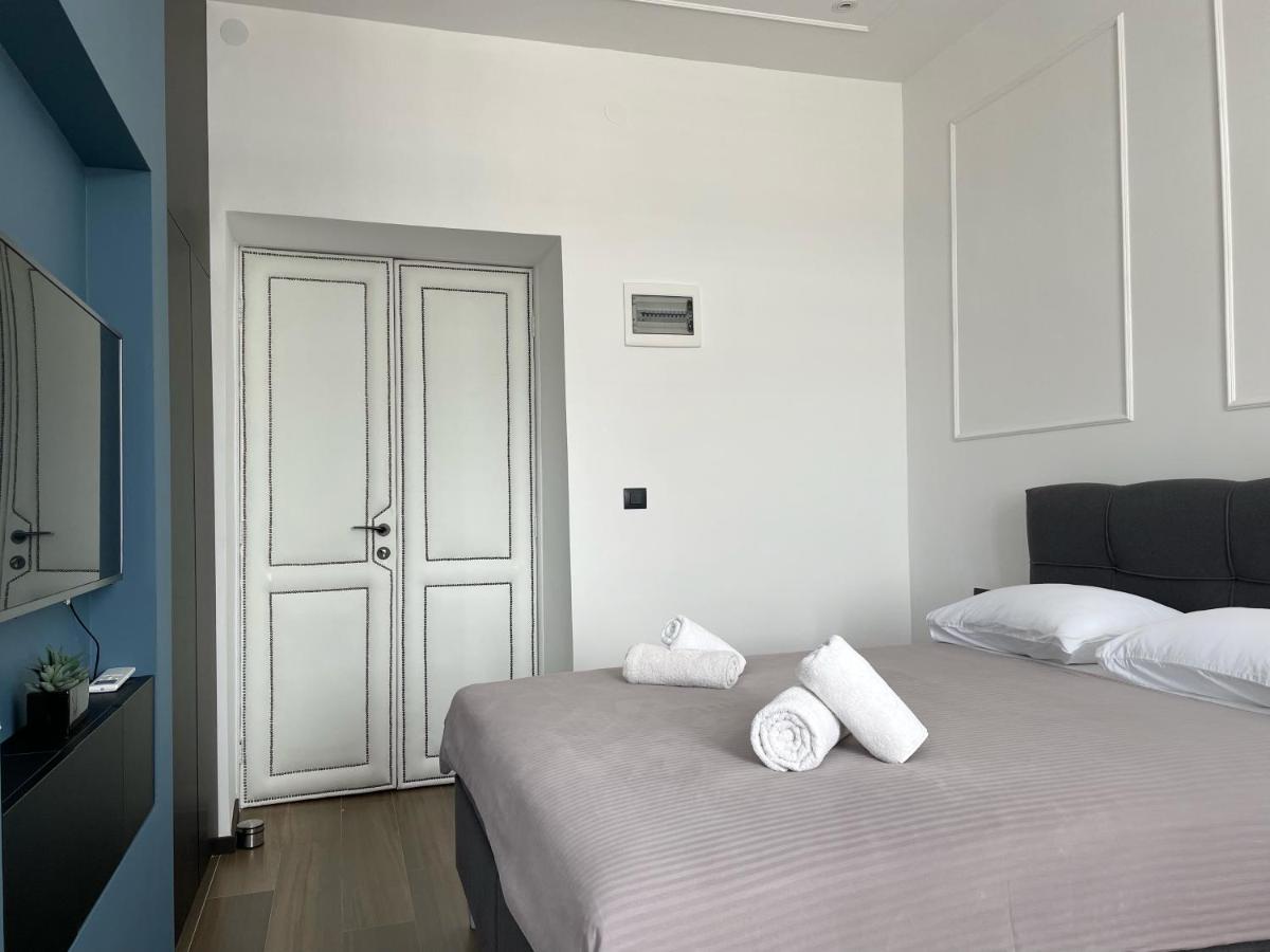 Navis City Apartments Pula Bagian luar foto