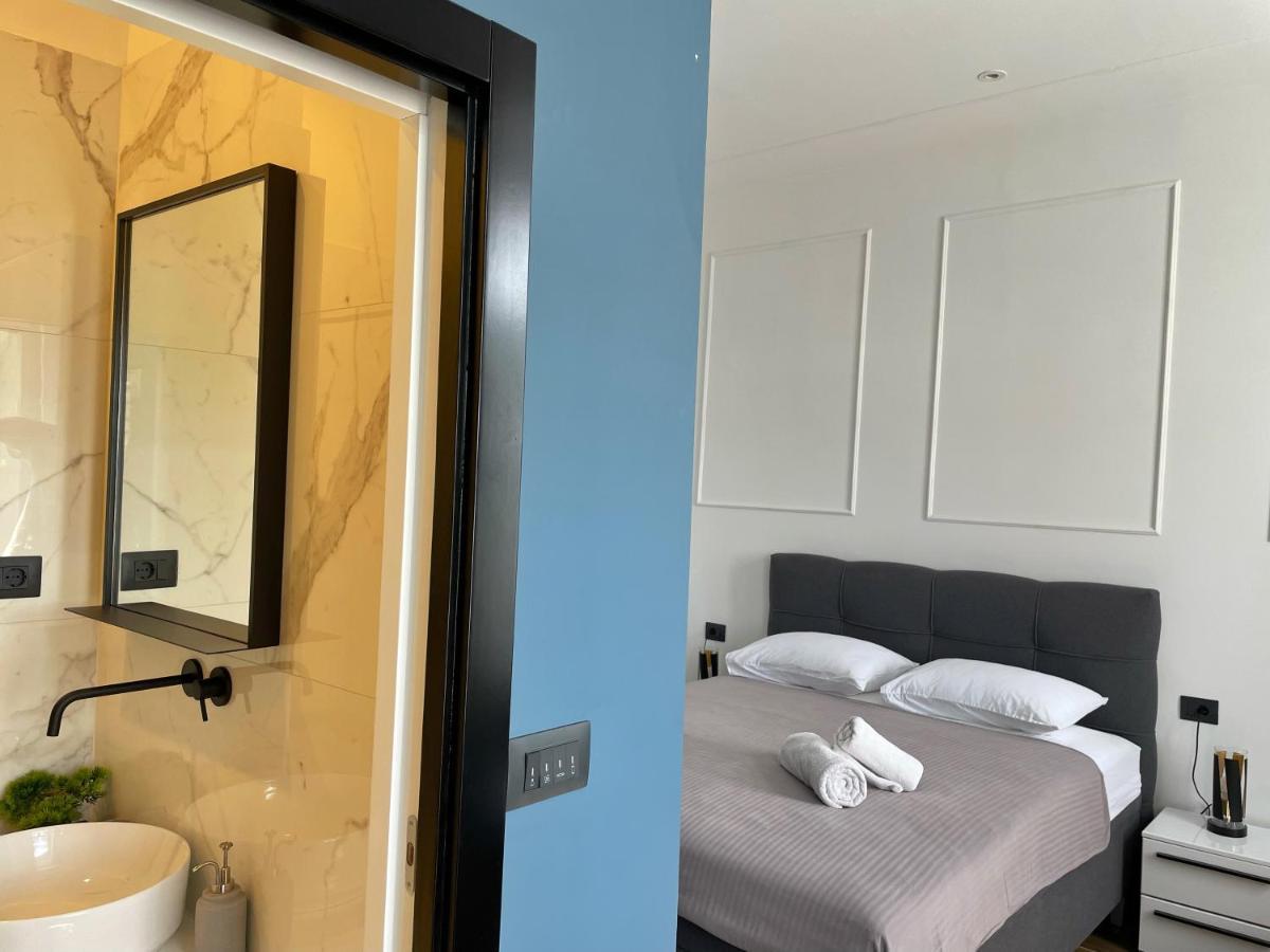 Navis City Apartments Pula Bagian luar foto