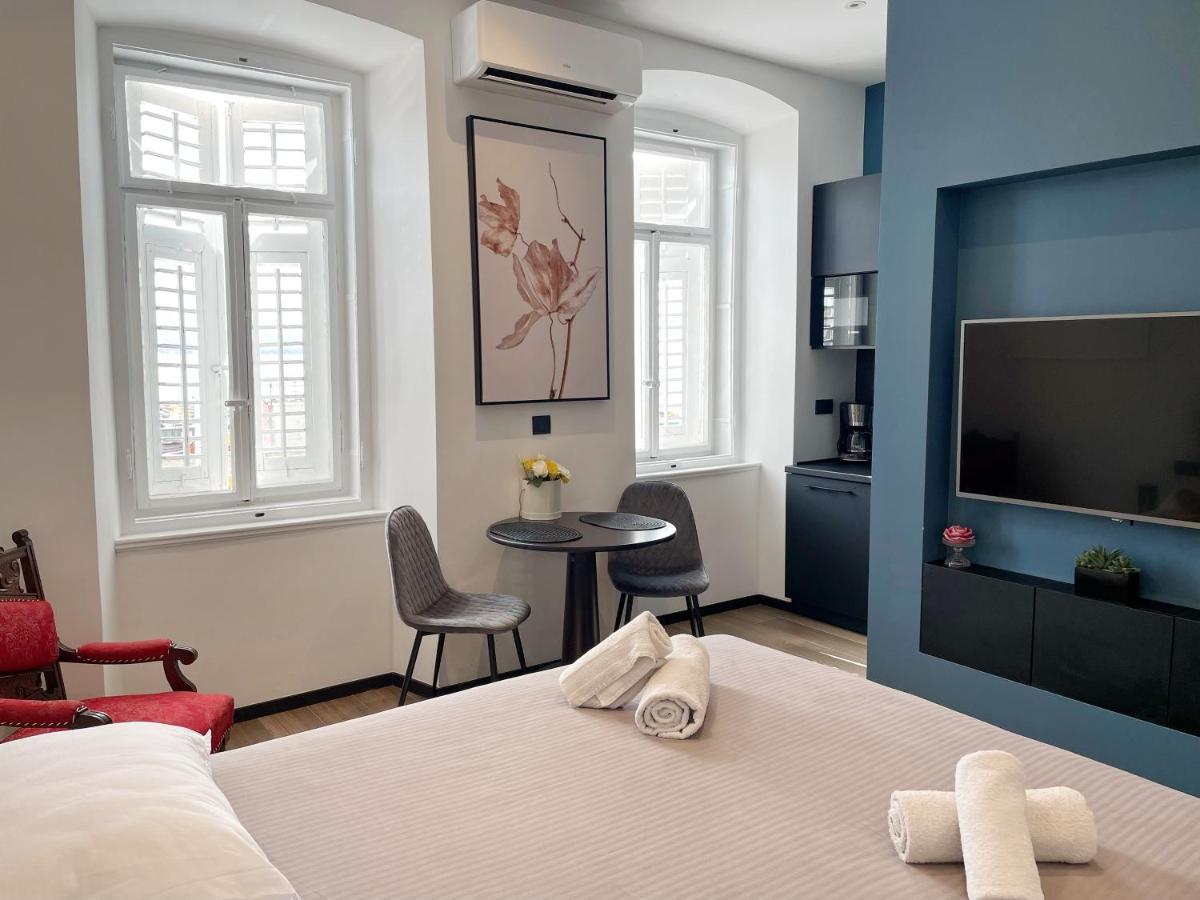 Navis City Apartments Pula Bagian luar foto