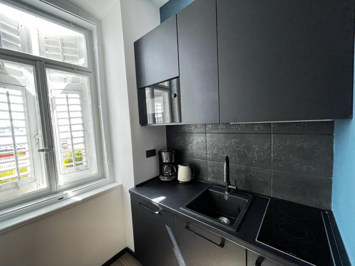 Navis City Apartments Pula Bagian luar foto
