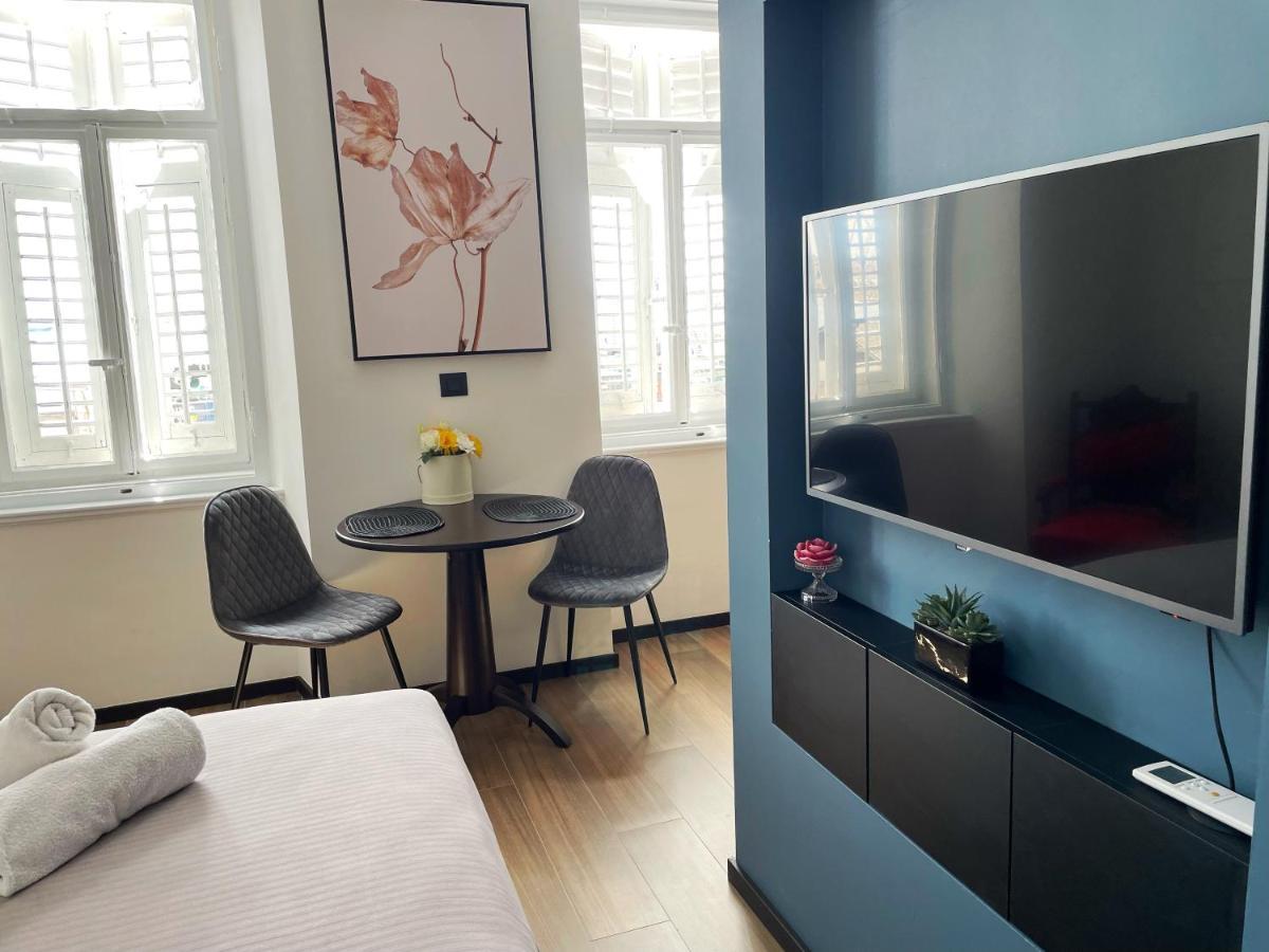 Navis City Apartments Pula Bagian luar foto