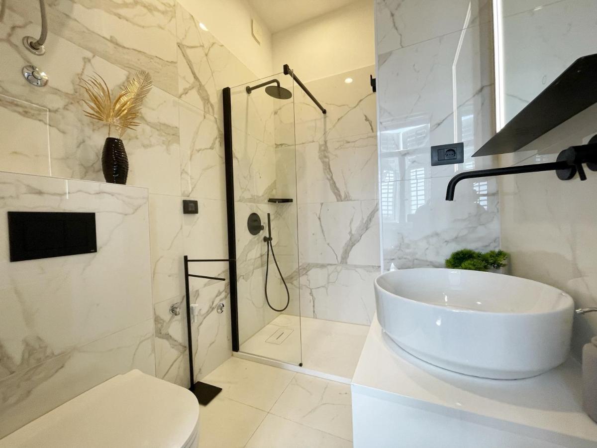 Navis City Apartments Pula Bagian luar foto