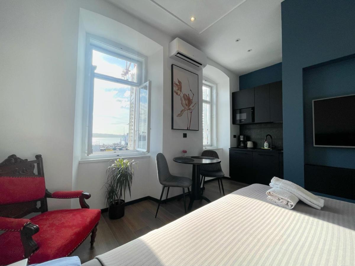 Navis City Apartments Pula Bagian luar foto