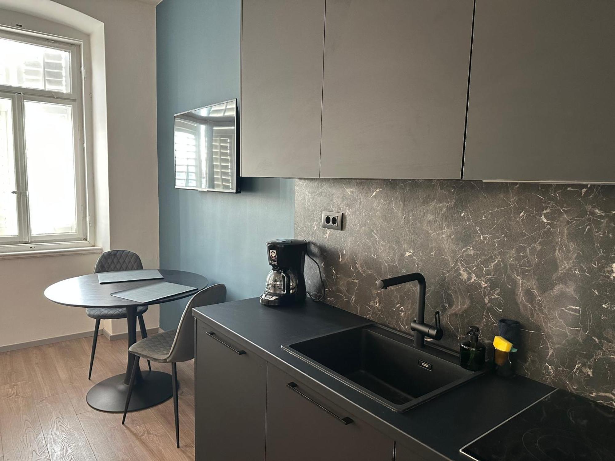 Navis City Apartments Pula Bagian luar foto