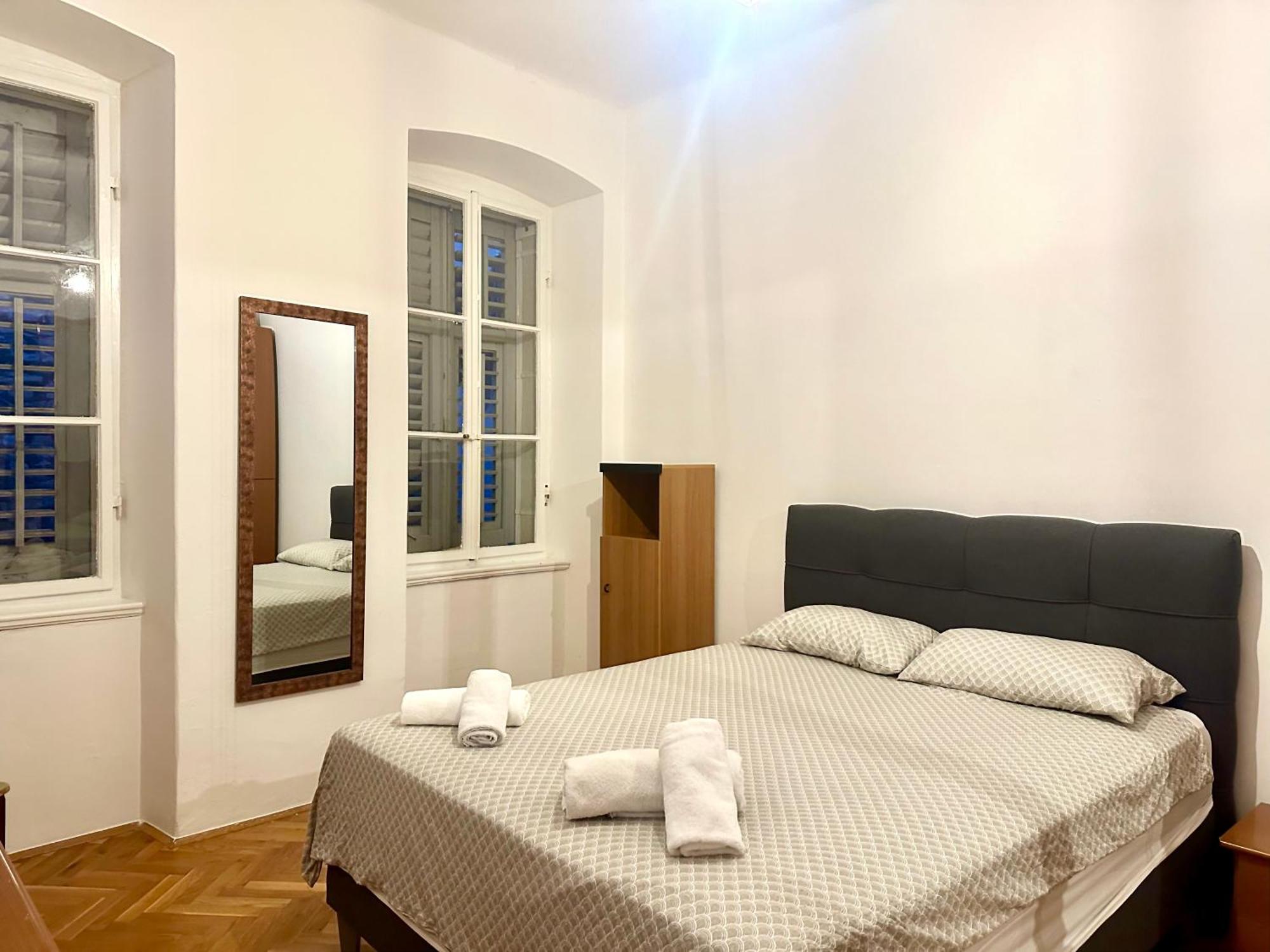 Navis City Apartments Pula Bagian luar foto