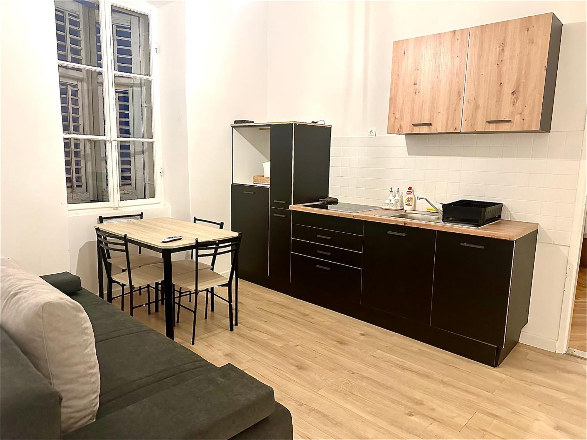 Navis City Apartments Pula Bagian luar foto