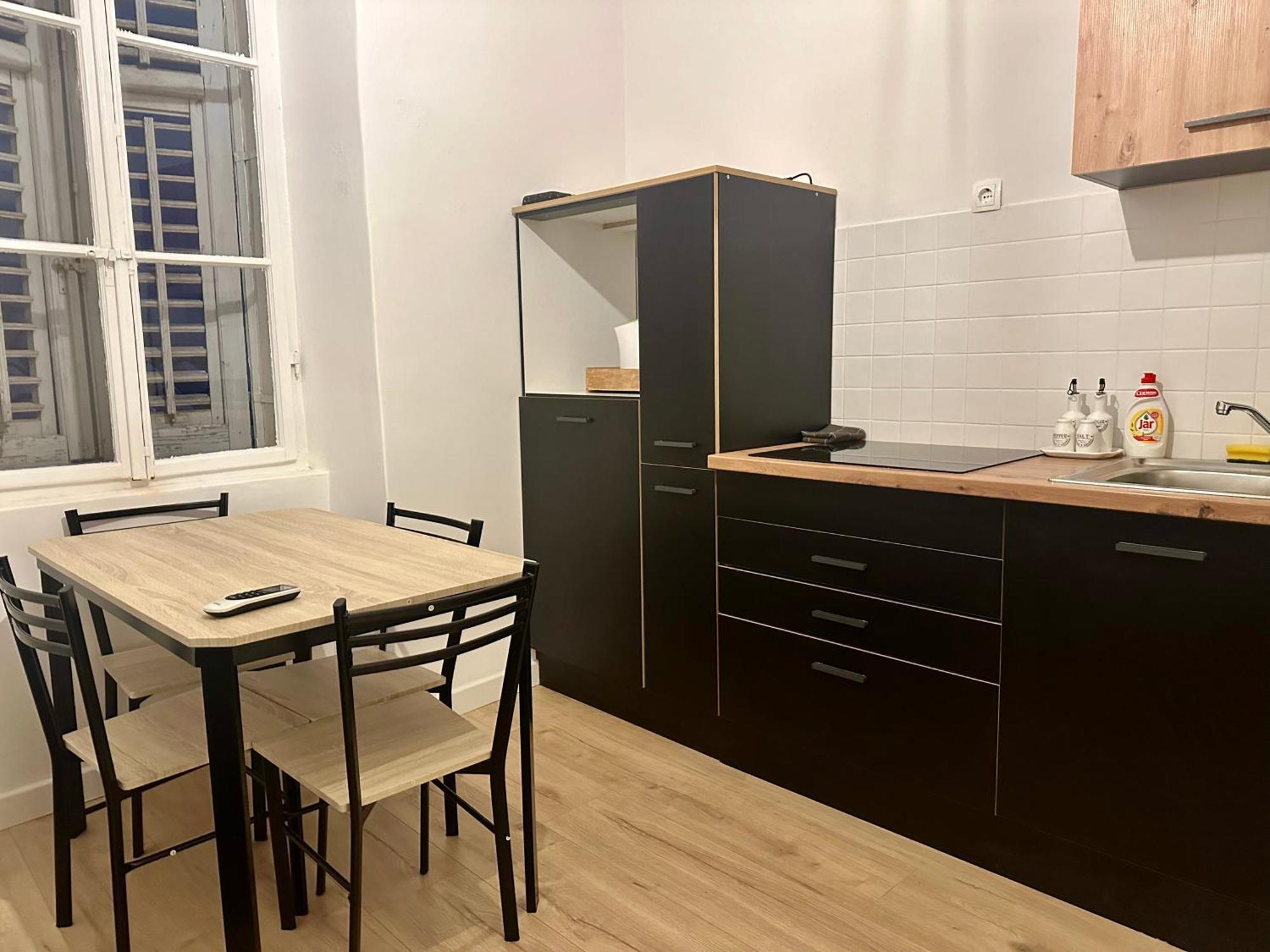 Navis City Apartments Pula Bagian luar foto